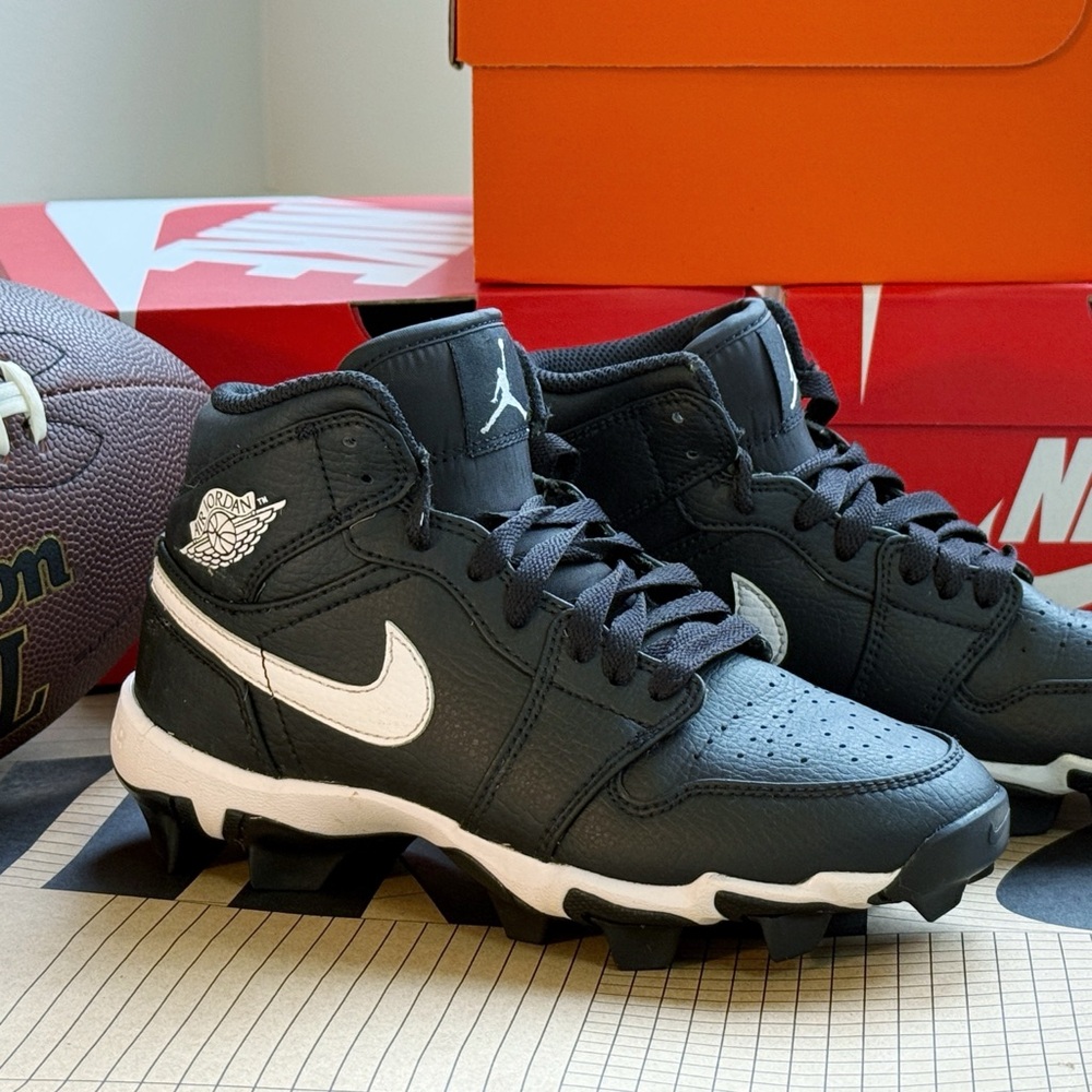 Nike Jordan 1 Mid Cleats
